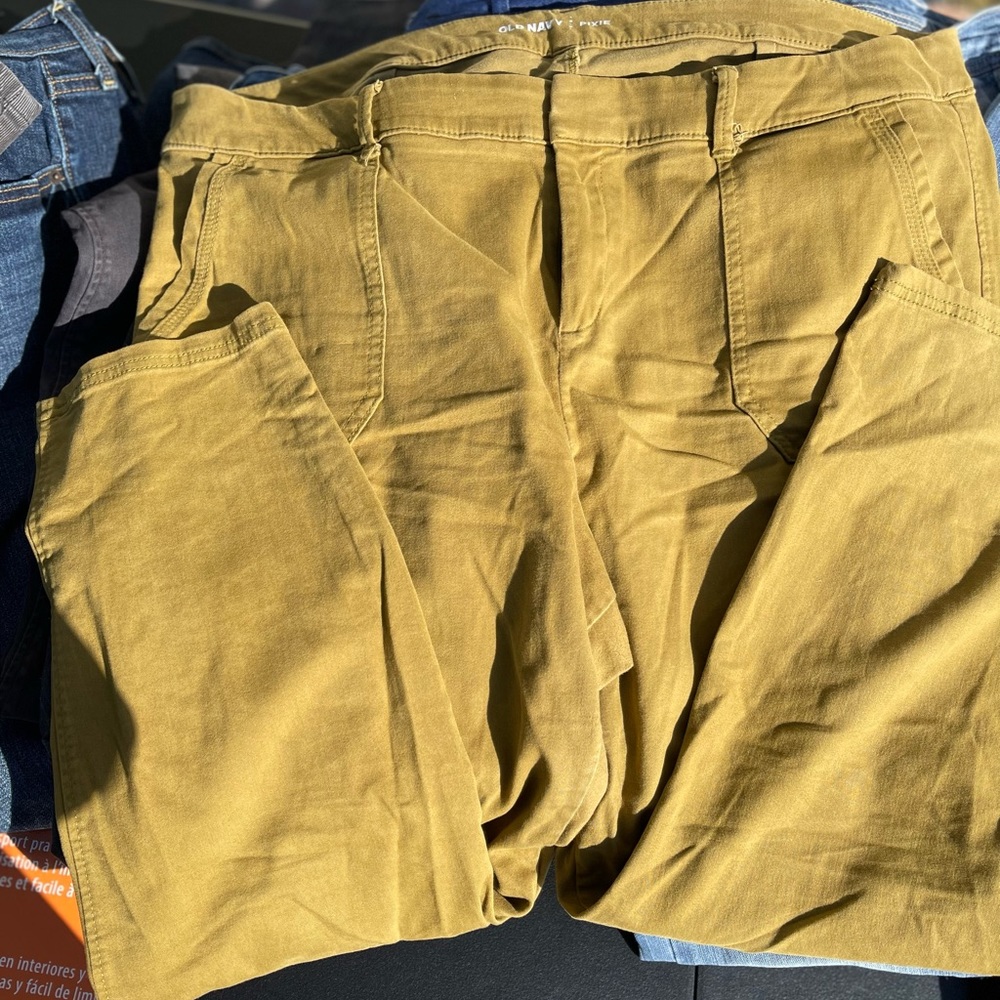 Old Navy pixie pants - Picture 3 of 3